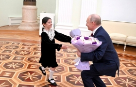На встрече с Путиным девочка из Дербента достала для Дагестана пять млрд рублей. Видео